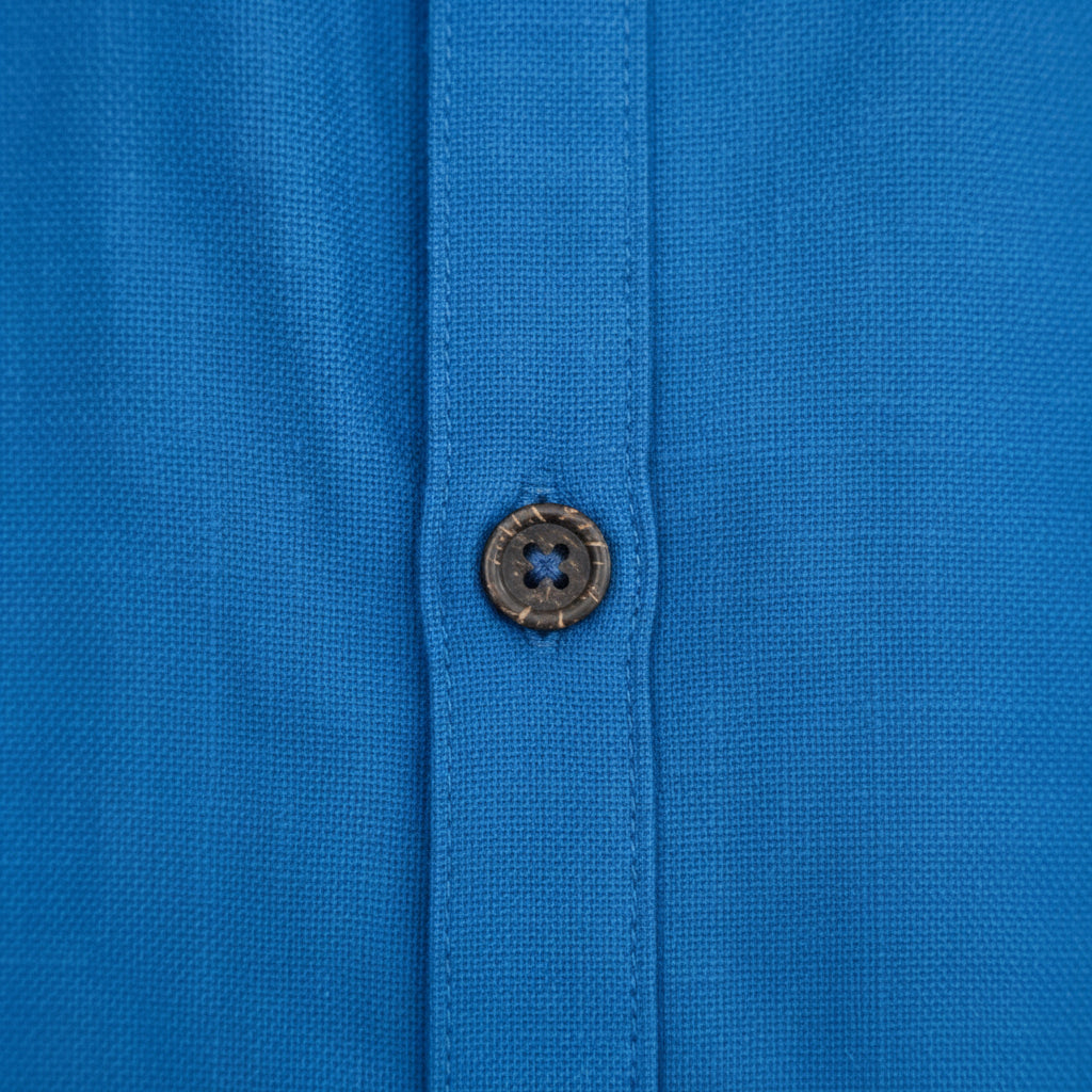 Camisa Toscana azul de manga corta para hombre, ajuste slim fit, marca Instyle Fitters, vista frontal sobre fondo neutro.